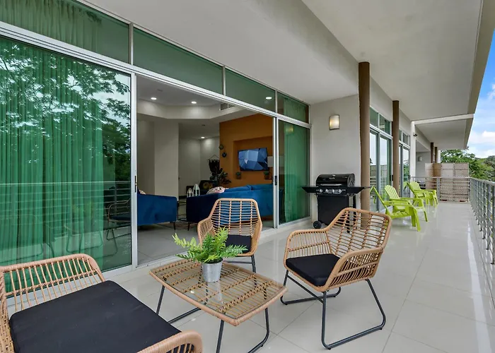 Apartahotel Pura Vida Charm, Canopy Views, Block From Beach