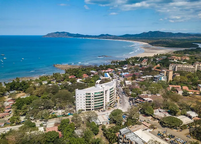 Pura Vida Charm, Canopy Views, Block From Beach Apartahotel 4*